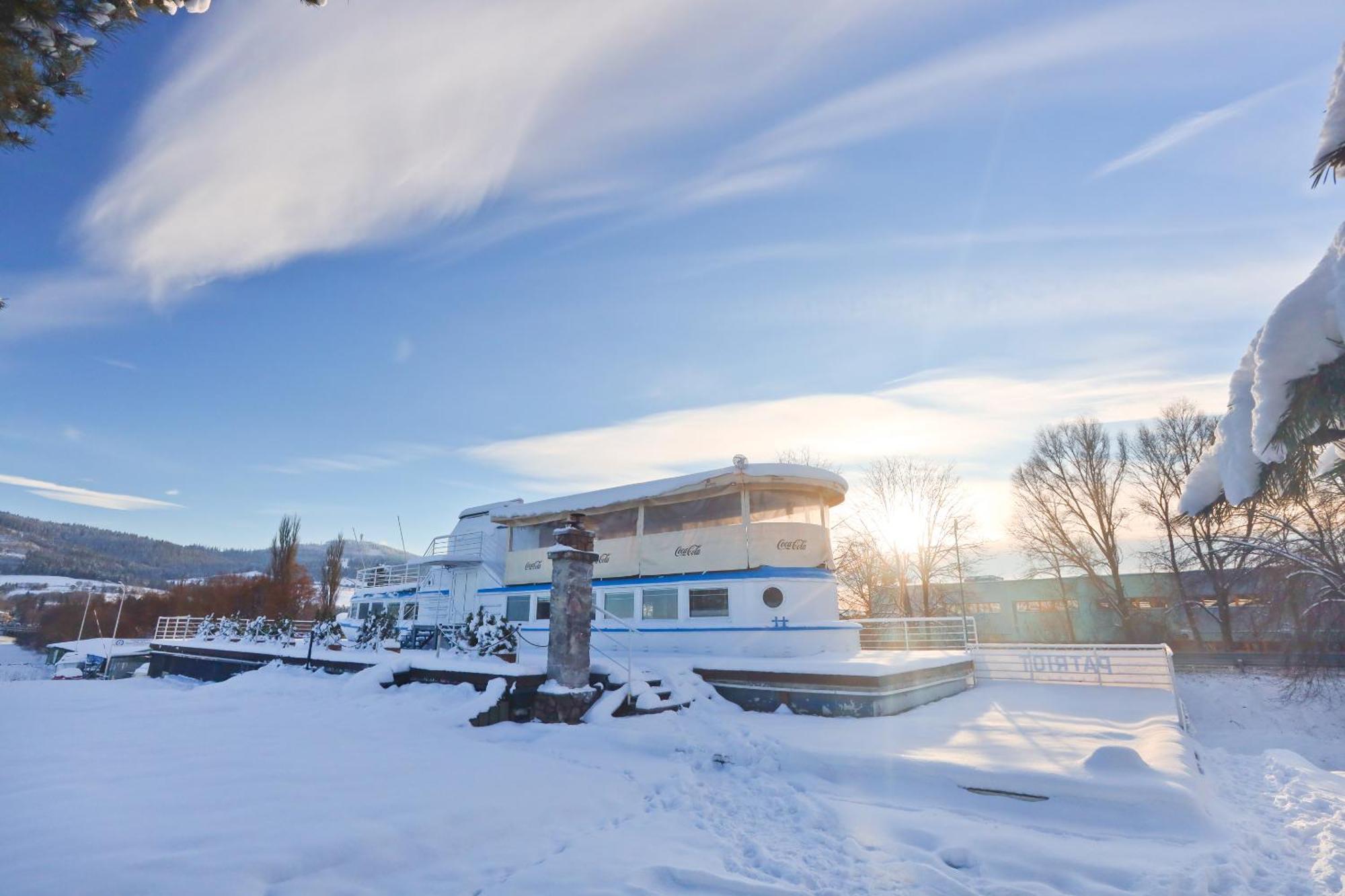 Unique Boat Apartments By Lake - Kajuta 1958 Namiestów Zewnętrze zdjęcie