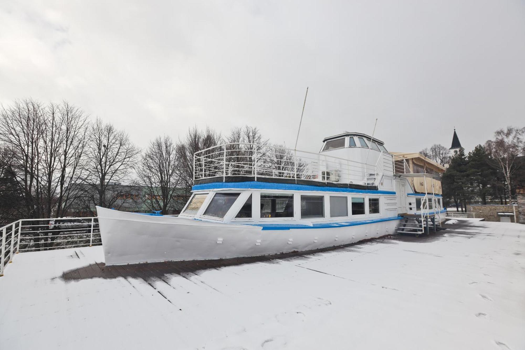 Unique Boat Apartments By Lake - Kajuta 1958 Namiestów Zewnętrze zdjęcie